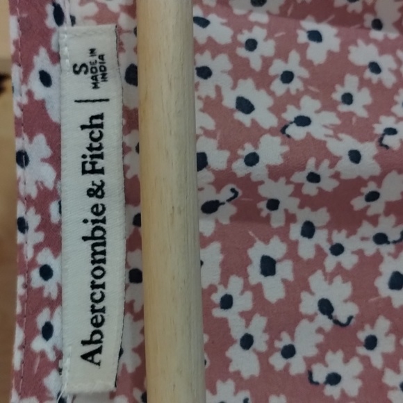 Abercrombie & Fitch top semi wide sleeve/ v neck - Picture 8 of 8